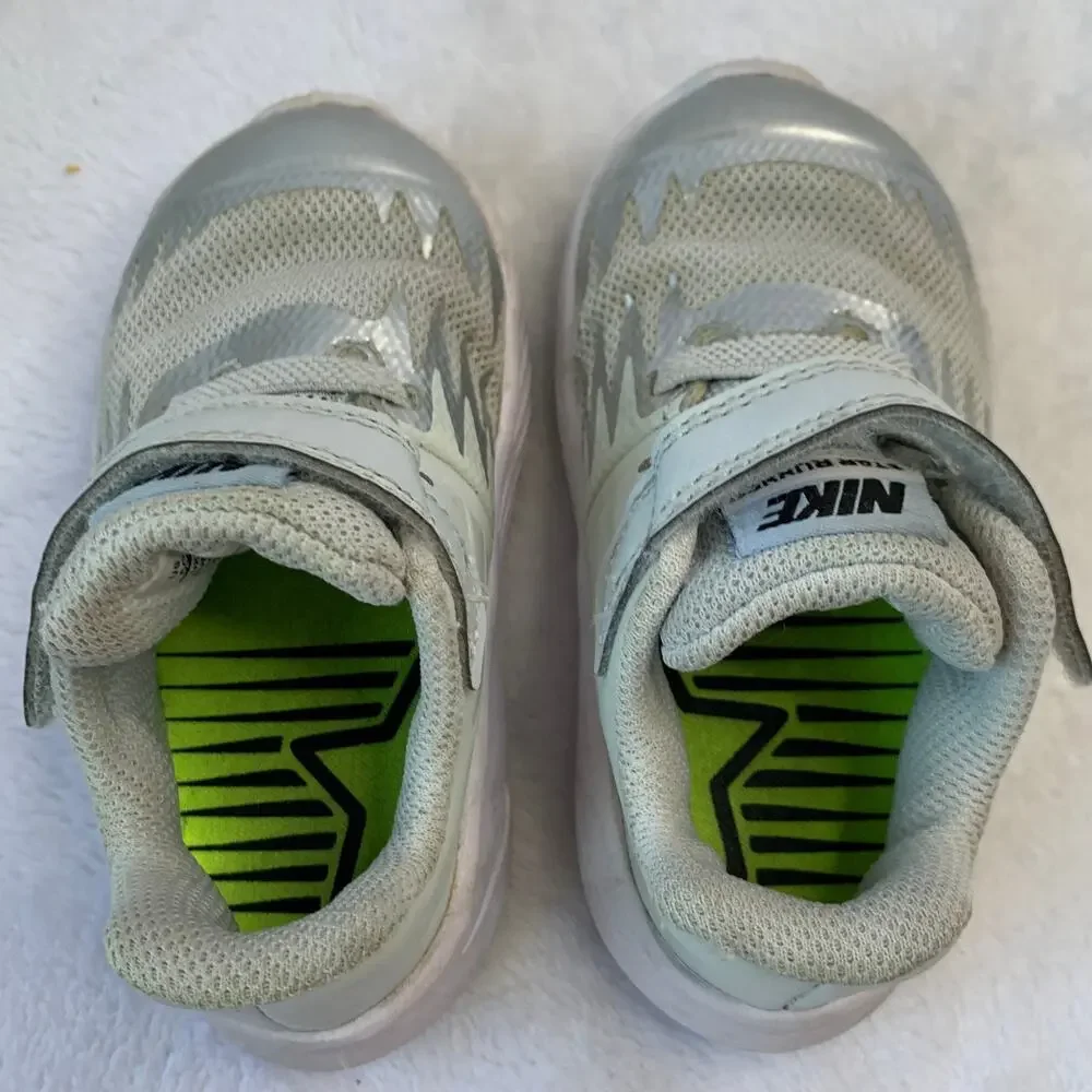 Nike Star Runner TDV Toddler Sneakers Sz 5 Childrens 907256-003 Hook Loop